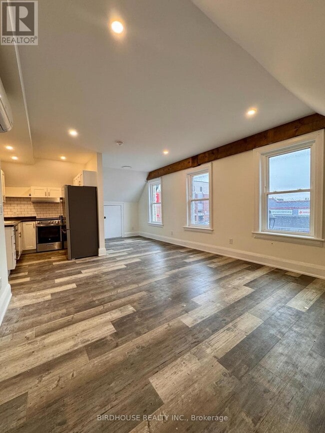 19 Cambridge St S in Kawartha Lakes, ON - Building Photo - Building Photo