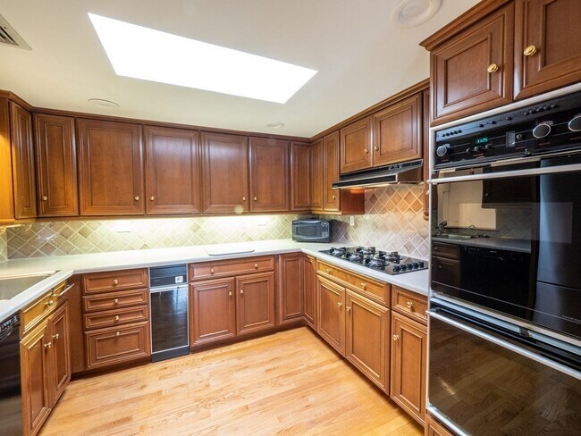 218 Commonwealth Ave, Unit 4