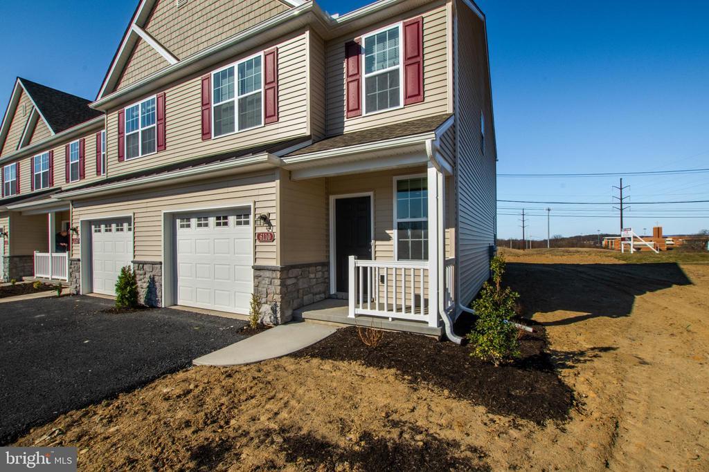 6110 Sawgrass Ct in Harrisburg, PA - Building Photo