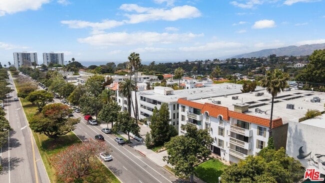 605 San Vicente Blvd in Santa Monica, CA - Building Photo - Building Photo