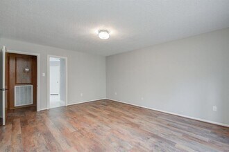 11918 Glenway Dr in Houston, TX - Building Photo - Building Photo