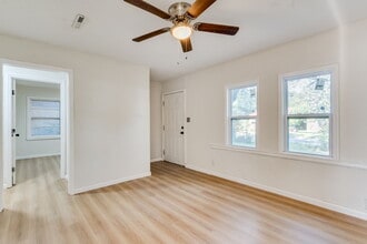 1018 N Volutsia Ave in Wichita, KS - Building Photo - Building Photo