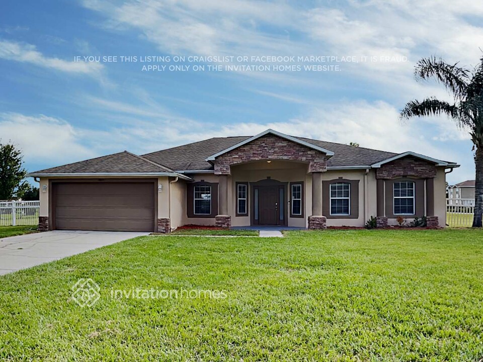 2879 Bronco Ave in Kissimmee, FL - Foto de edificio