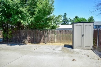 926 Mount Pitt Ave in Medford, OR - Building Photo - Building Photo