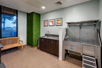 Park Viridian in Anaheim, CA - Foto de edificio - Building Photo