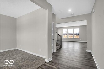 17364 Americana Crossing in Noblesville, IN - Building Photo - Building Photo