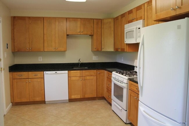 605 W Maple Ave in Sterling, VA - Building Photo - Building Photo