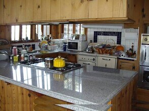 8561 Cole Crest Dr in Los Angeles, CA - Building Photo - Building Photo