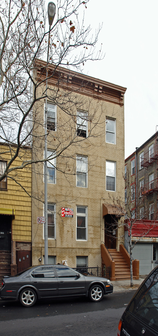 302 Humboldt St in Brooklyn, NY - Building Photo - Building Photo