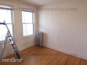 41 Atkins St-Unit -APT# 5-R in Boston, MA - Foto de edificio - Building Photo