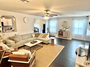 8932 Southwick Dr in Austin, TX - Building Photo - Building Photo