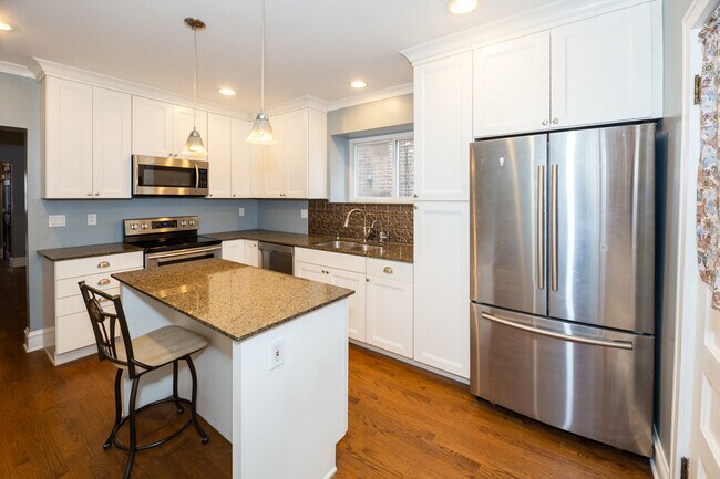 4820 W Roscoe St-Unit -1 in Chicago, IL - Building Photo - Building Photo