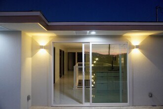 551 11th Ave, Unit 2 in Honolulu, HI - Foto de edificio - Building Photo