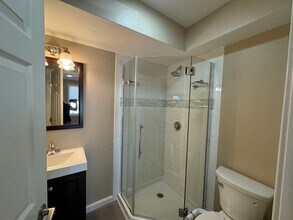 53 Chelsea St, Unit 2A in Boston, MA - Building Photo - Building Photo