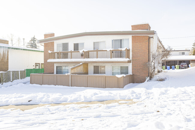 207A Huntington Park Bay NW in Calgary, AB - Building Photo - Primary Photo