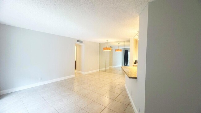 7547 S Oriole Blvd, Unit 1030 in Delray Beach, FL - Building Photo - Building Photo