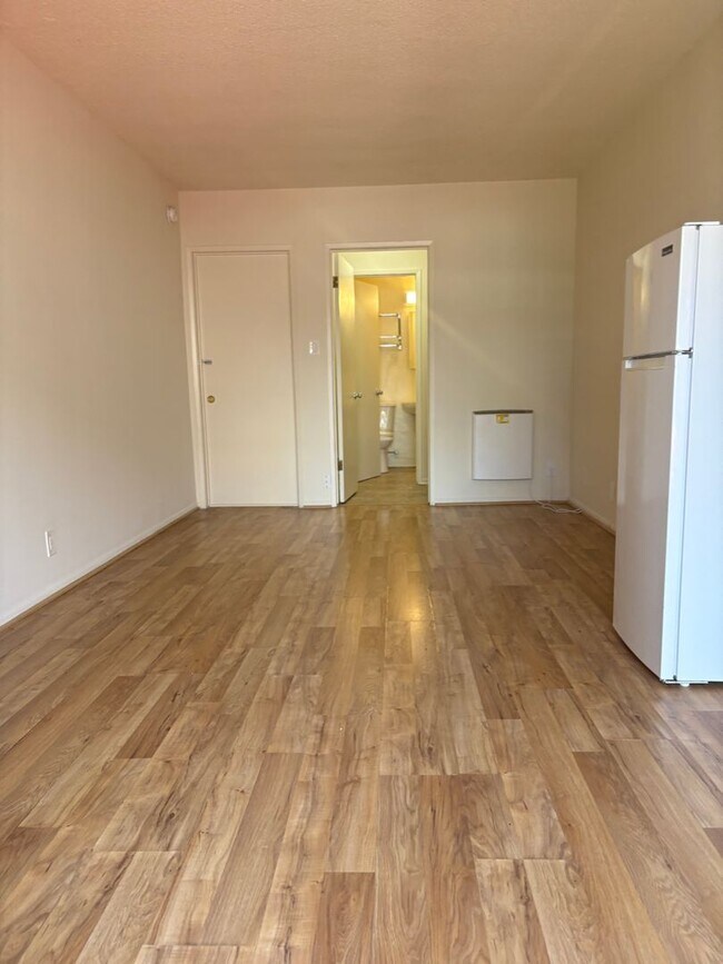 Sawtelle-1661 in Los Angeles, CA - Building Photo - Interior Photo