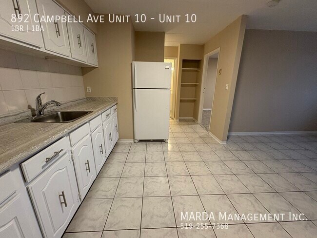 892 Campbell Ave in Windsor, ON - Building Photo - Building Photo