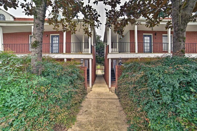 513 E Gillespie St, Unit E 25 in Starkville, MS - Foto de edificio - Building Photo