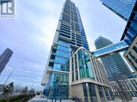 7890 Jane St in Vaughan, ON - Building Photo