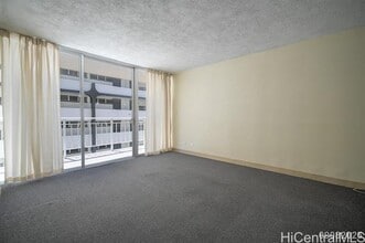 2415 Ala Wai Blvd in Honolulu, HI - Building Photo - Building Photo