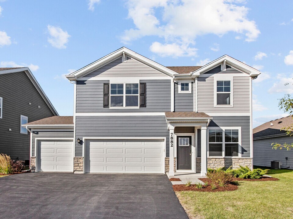 7882 W 105th Pl in Crown Point, IN - Building Photo