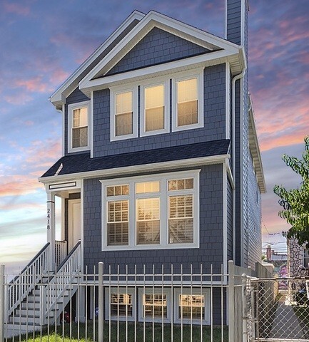 property at 1938 N Ridgeway Ave