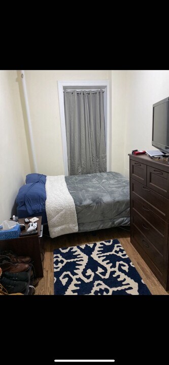 129 W 56th St in New York, NY - Building Photo