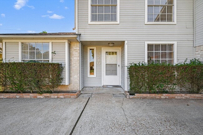 3210 Kempwood Dr in Sugar Land, TX - Building Photo - Building Photo