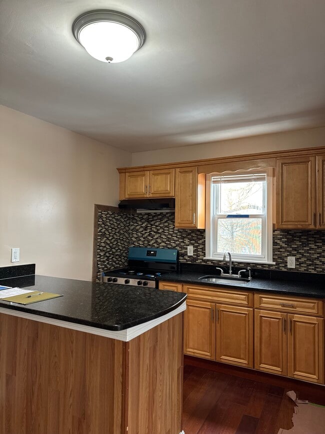 14 School St, Unit B in Boston, MA - Building Photo - Building Photo