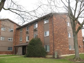 29W549 Country Ridge Dr Apartments