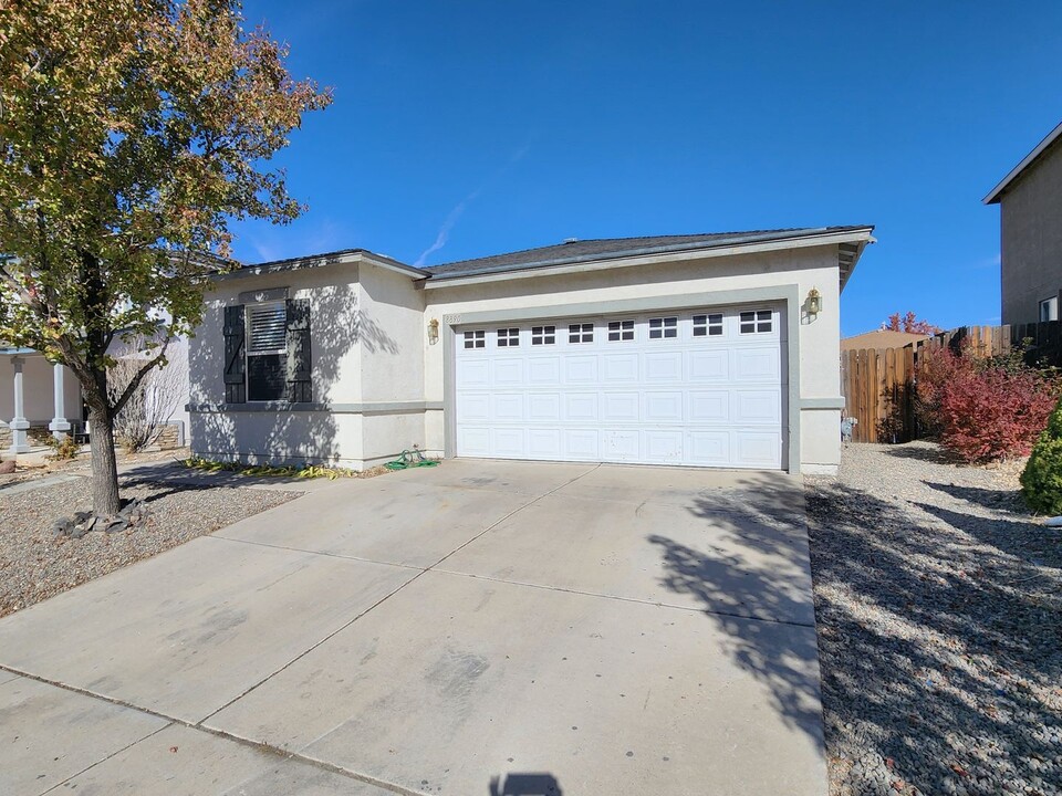 8890 Sunset Breeze Dr in Reno, NV - Building Photo