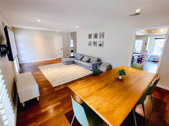 7503 Chimney Corners in Austin, TX - Building Photo - Building Photo