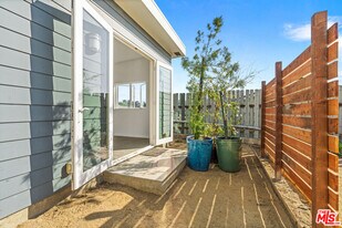 2275 Ewing St in Los Angeles, CA - Building Photo