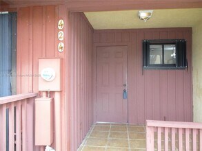 424 SE 11th Terrace in Dania Beach, FL - Building Photo - Building Photo