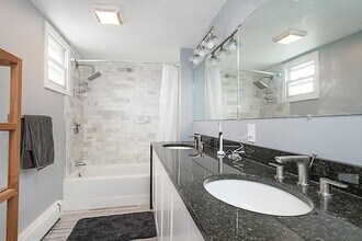 5 Munroe St in Somerville, MA - Building Photo - Building Photo