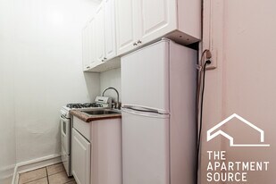 2827 N Burling St, Unit 06 in Chicago, IL - Building Photo