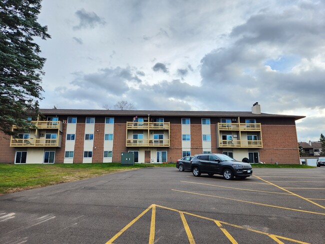 Spirit Mountain Apartments in Proctor, MN - Foto de edificio - Building Photo