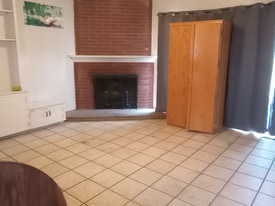 871 E Franklin Ave in Pomona, CA - Building Photo