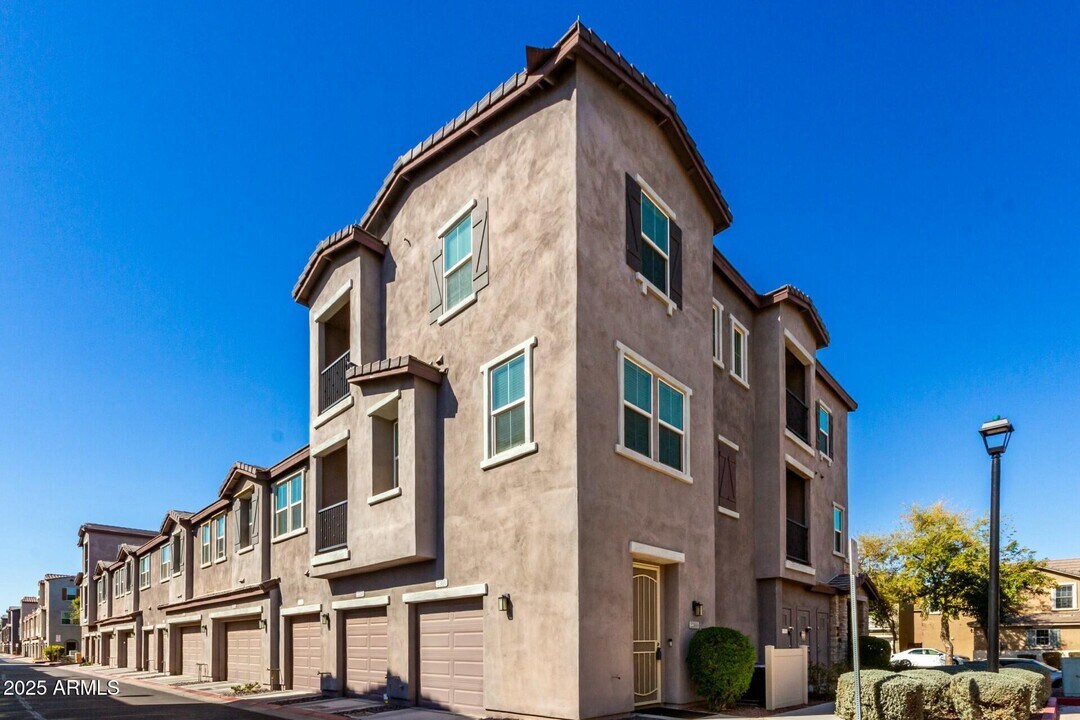 2360 E Hidalgo Ave in Phoenix, AZ - Building Photo