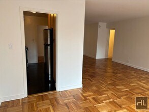 Fourth Avenue in New York, NY - Building Photo - Building Photo