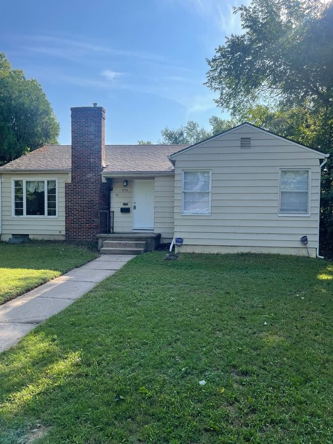 property at 956 N Crestway Ave