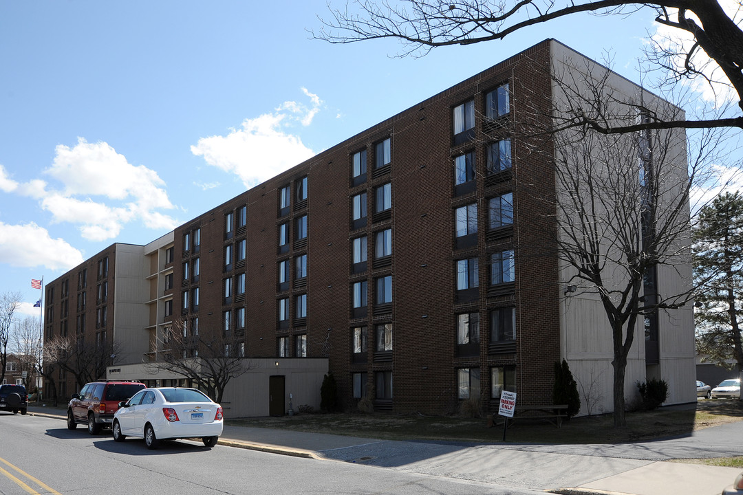 Hampton House in Northampton, PA - Foto de edificio