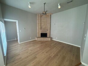 2038 Woodland Hills Dr in Missouri City, TX - Building Photo - Building Photo