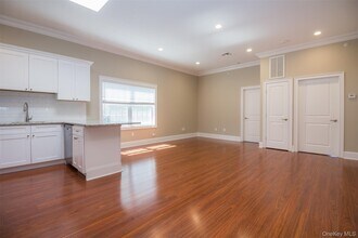 3-3C Green St in Huntington, NY - Building Photo - Building Photo