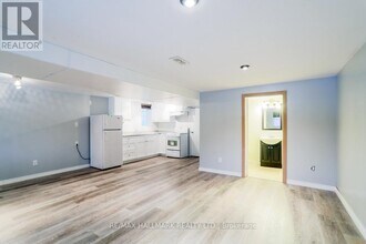 18 Northview Ave in Toronto, ON - Building Photo - Building Photo