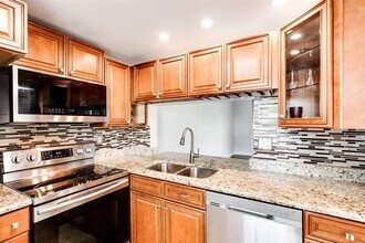 9080 Lime Bay Blvd in Tamarac, FL - Foto de edificio - Building Photo