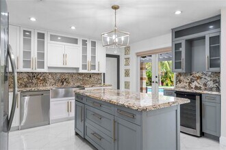 13611 SW 77th Ln in Miami, FL - Building Photo - Building Photo