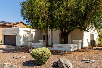 5247 E Paradise Ln in Scottsdale, AZ - Building Photo - Building Photo