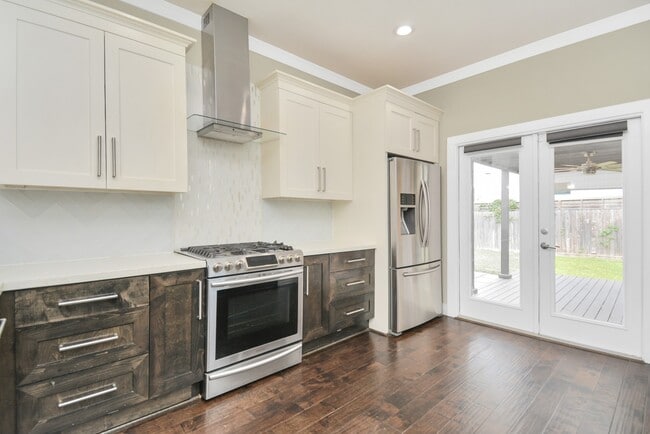 property at 318 Ennis St